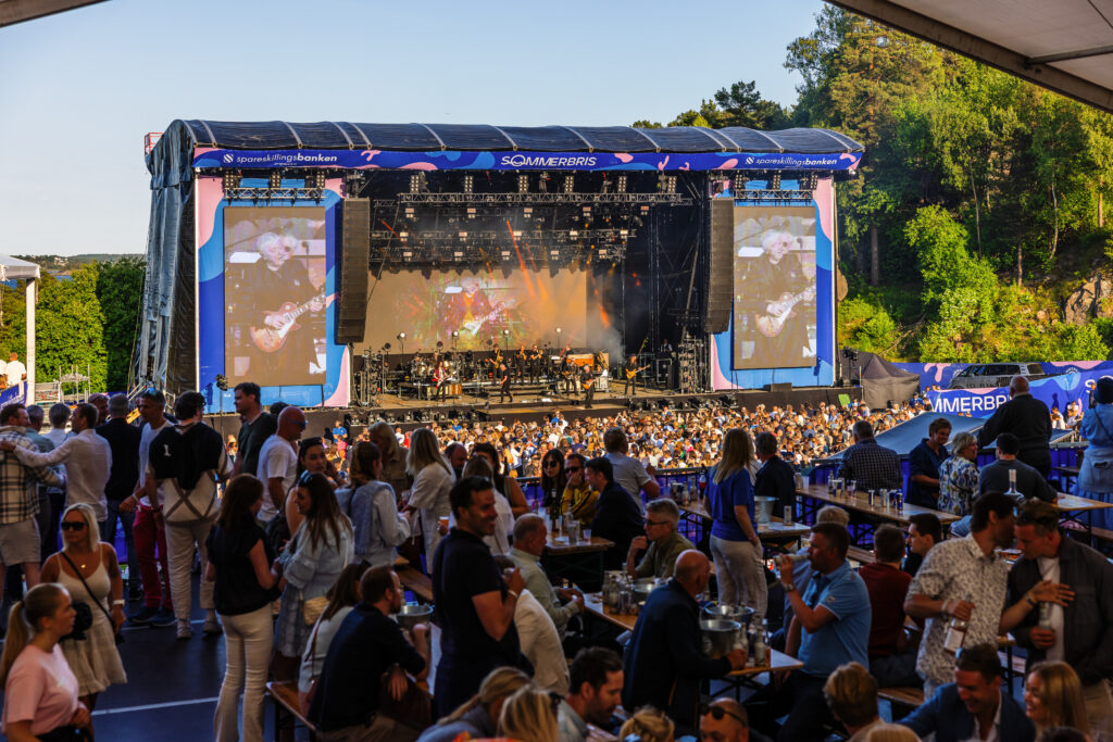 Utsikt til scenen fra Skillingsloungen på Sommerbris.
Foto: Kevin Verkruijssen