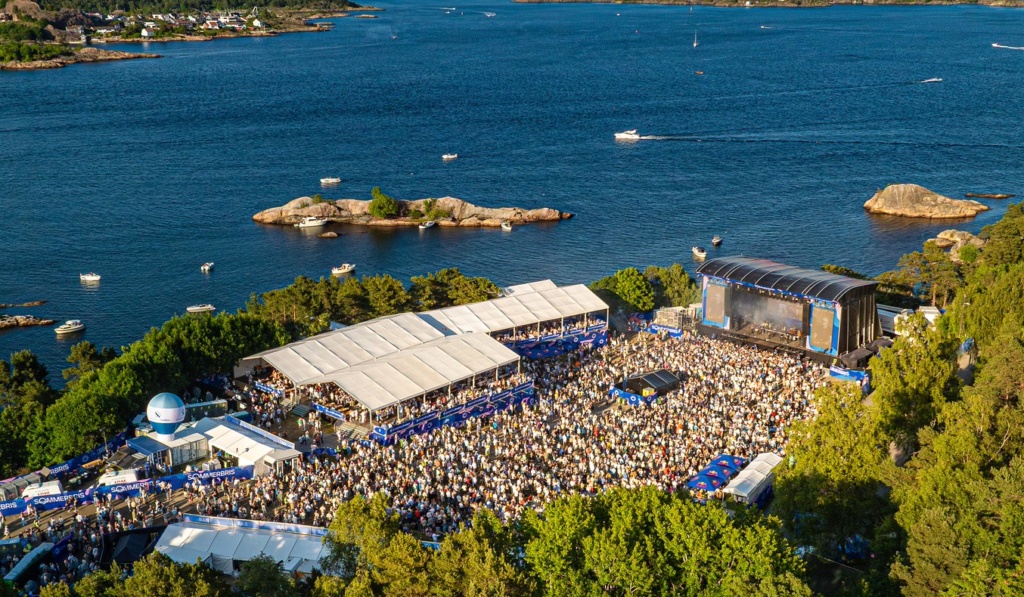 Oversikt over Amfiet. Skillingsloungen er hele det store hvite teltet midt på bildet. Foto: Kevin Verkruijssen